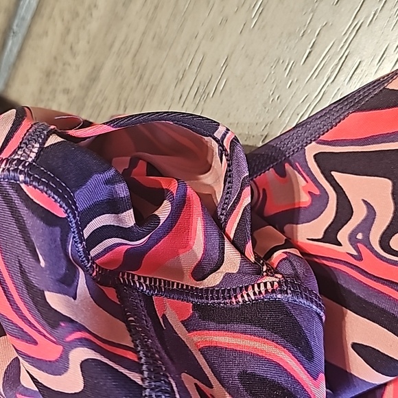 Under Armour No Slip Waistband Leggings Color Pinks and Purples Size Large 12-14 - Picture 4 of 8